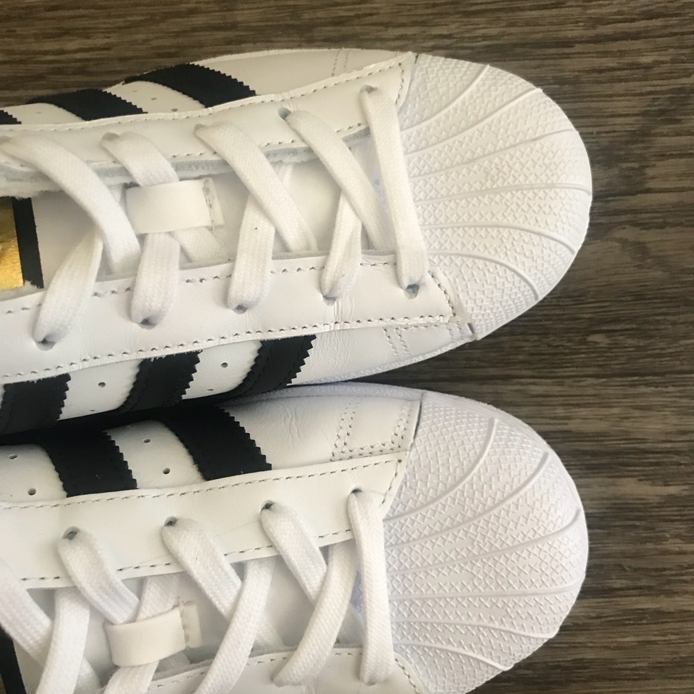 🎩 Adidas Superstar Sneakers 🎩 - Picture 7 of 8